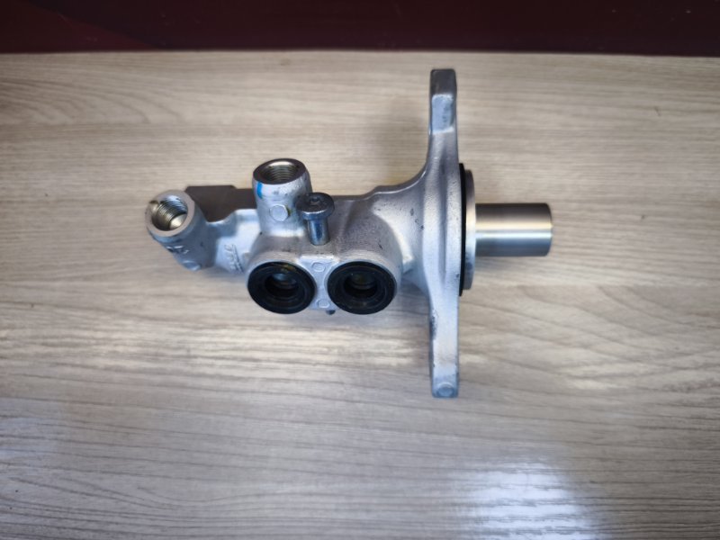 Главный тормозной цилиндр