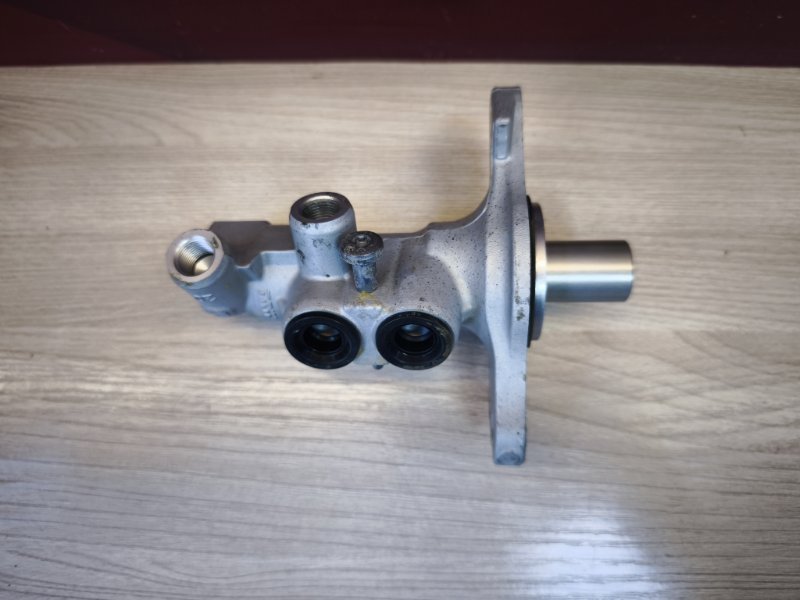 Главный тормозной цилиндр