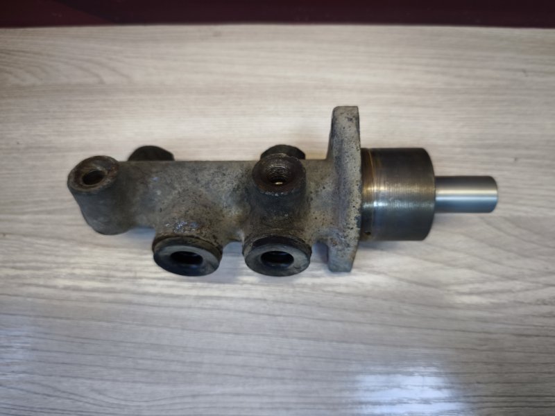 Главный тормозной цилиндр