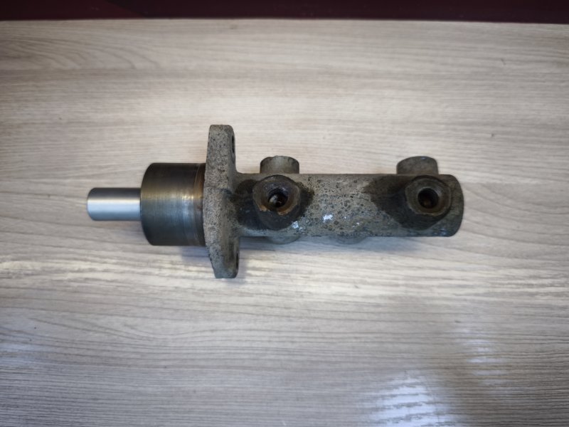 Главный тормозной цилиндр