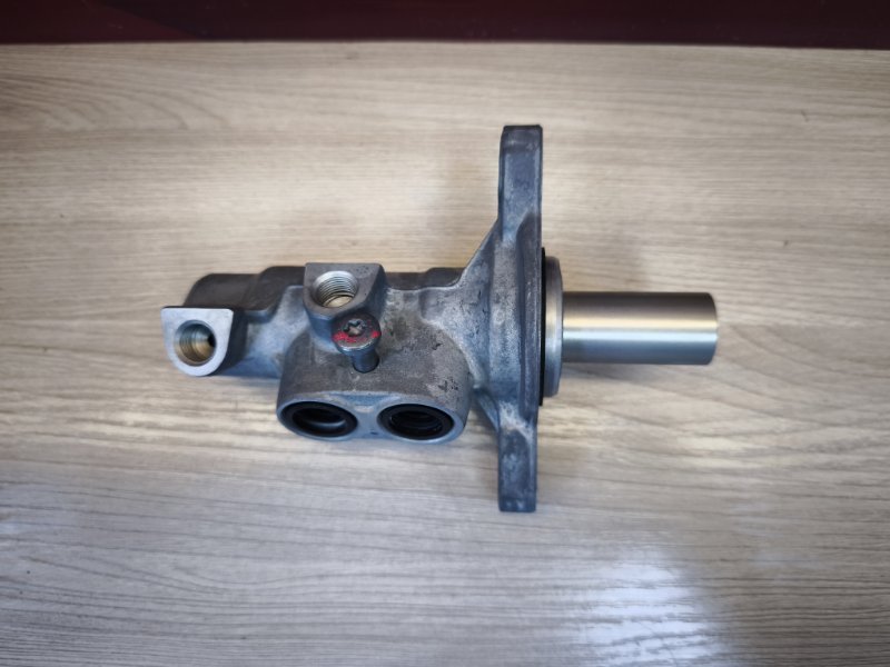 Главный тормозной цилиндр