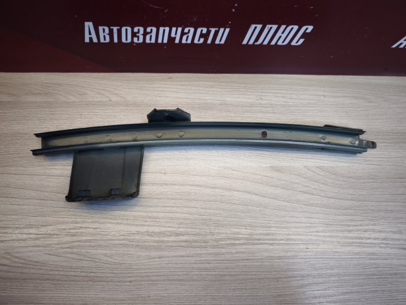Направляющая стекла     двери