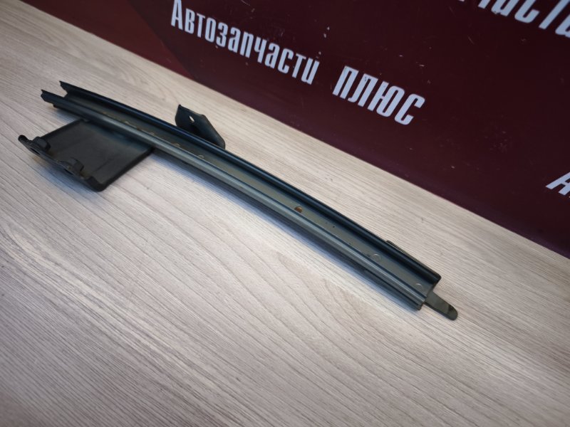 Направляющая стекла     двери