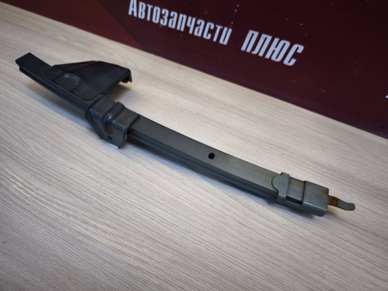 Направляющая стекла     двери