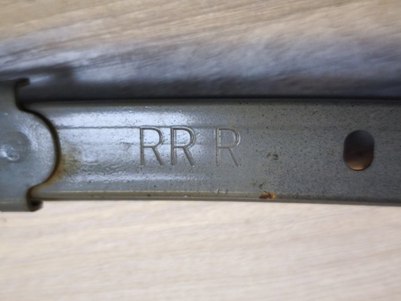 Направляющая стекла     двери