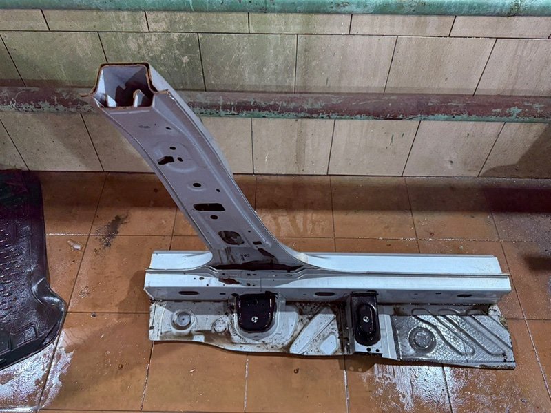 средняя стойка