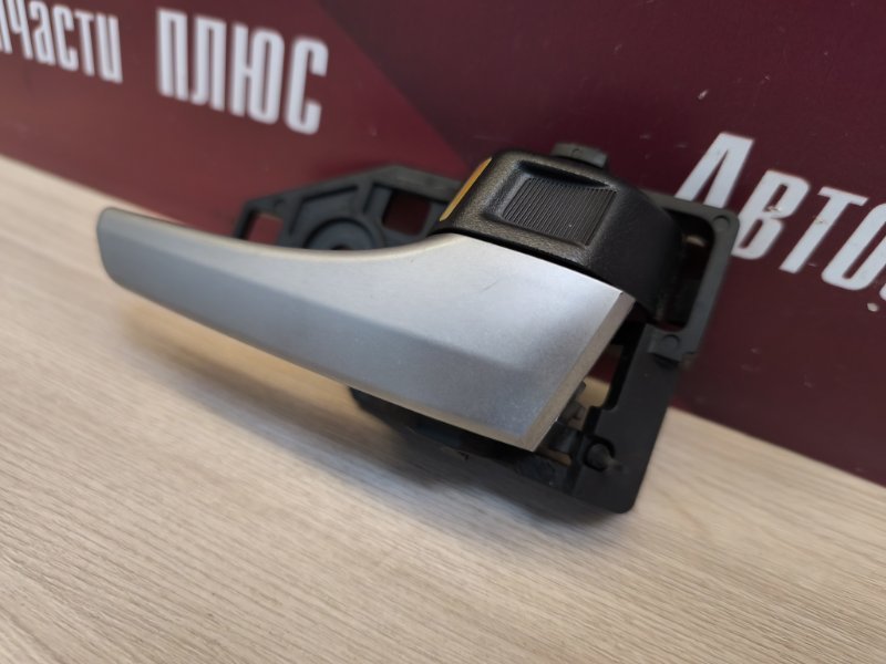 Внутренняя  ручка двери