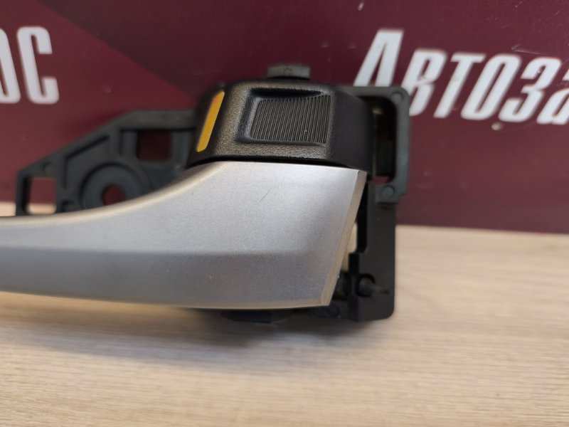 Внутренняя  ручка двери