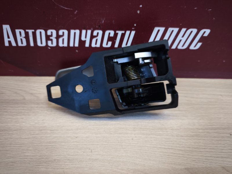 Внутренняя  ручка двери