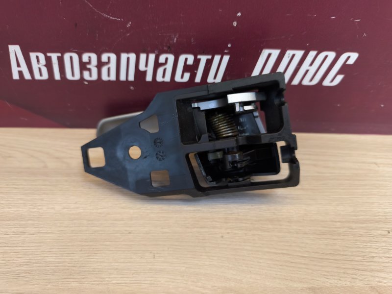 Внутренняя  ручка двери