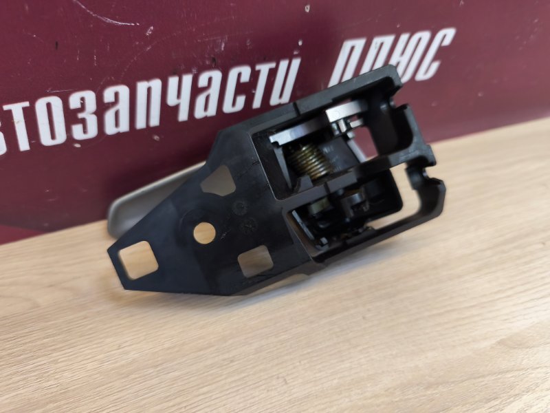 Внутренняя  ручка двери