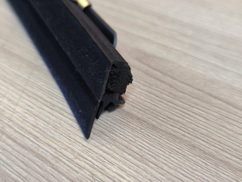 Уплотнитель стекла двери внутренний