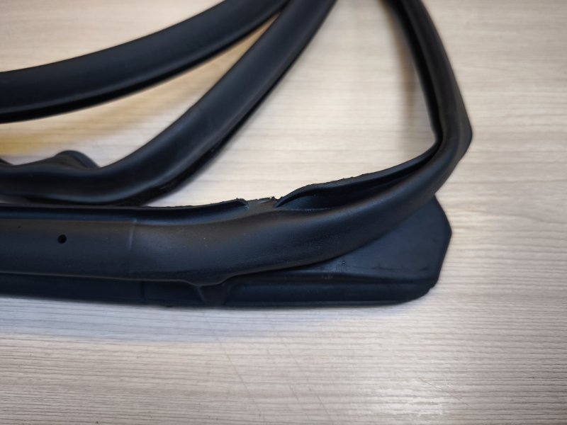 Уплотнитель двери