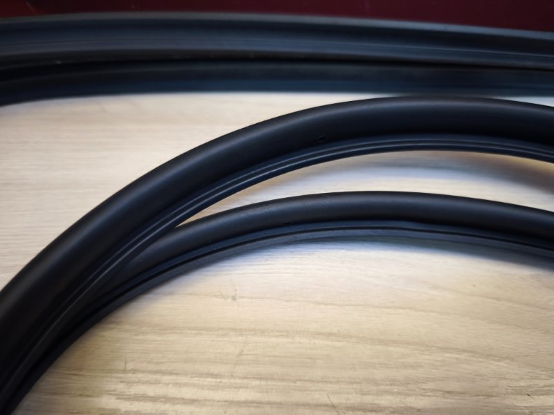 Уплотнитель двери