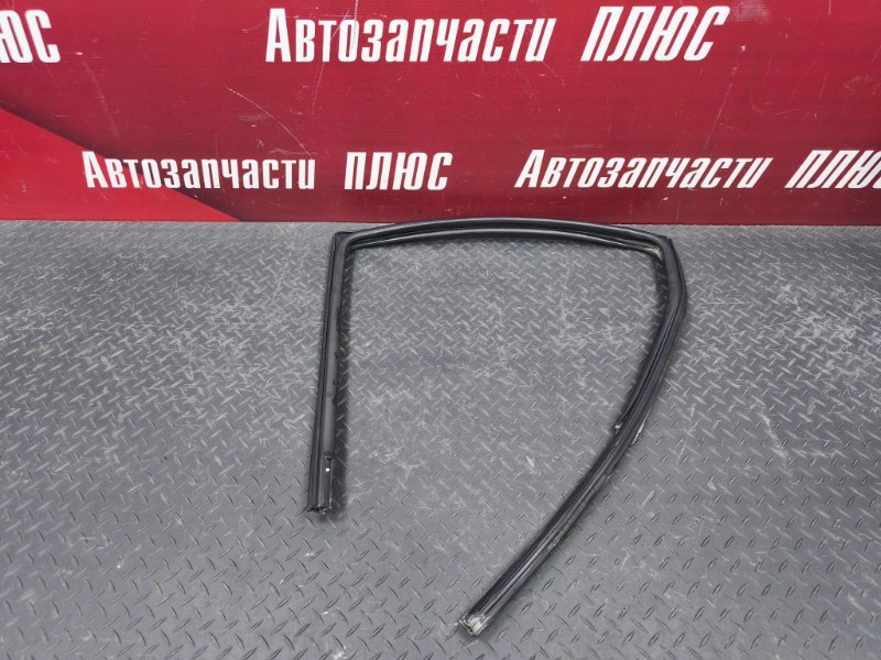 Уплотнитель стекла двери