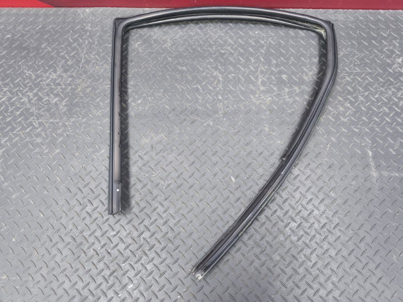 Уплотнитель стекла двери