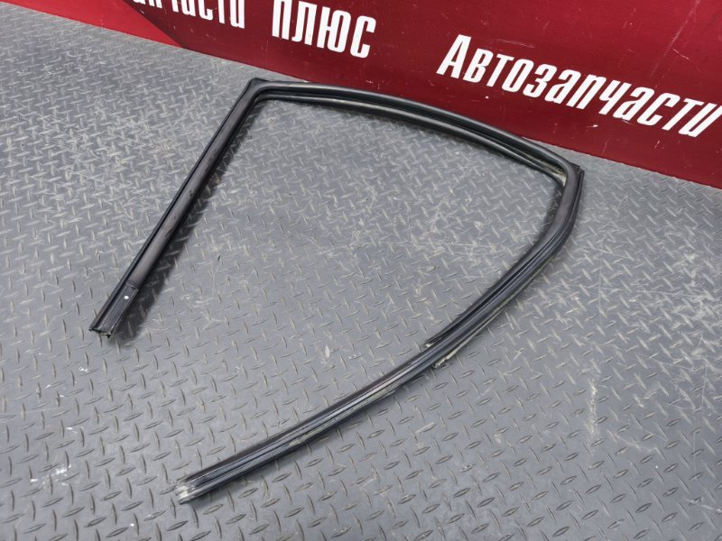 Уплотнитель стекла двери