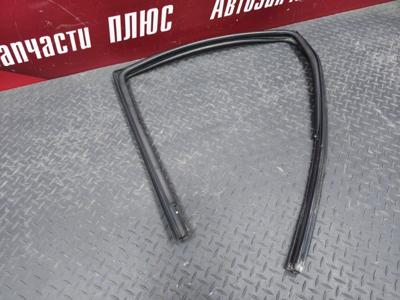 Уплотнитель стекла двери