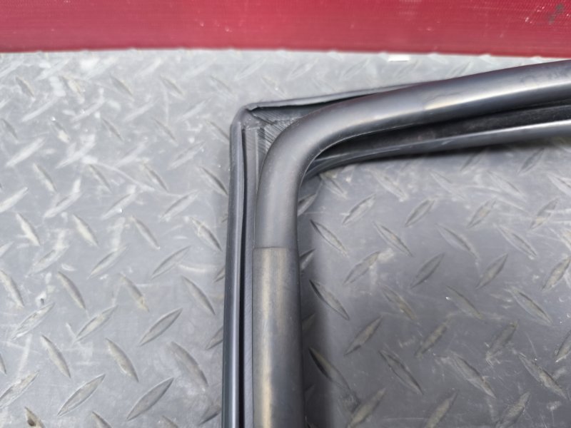 Уплотнитель стекла двери