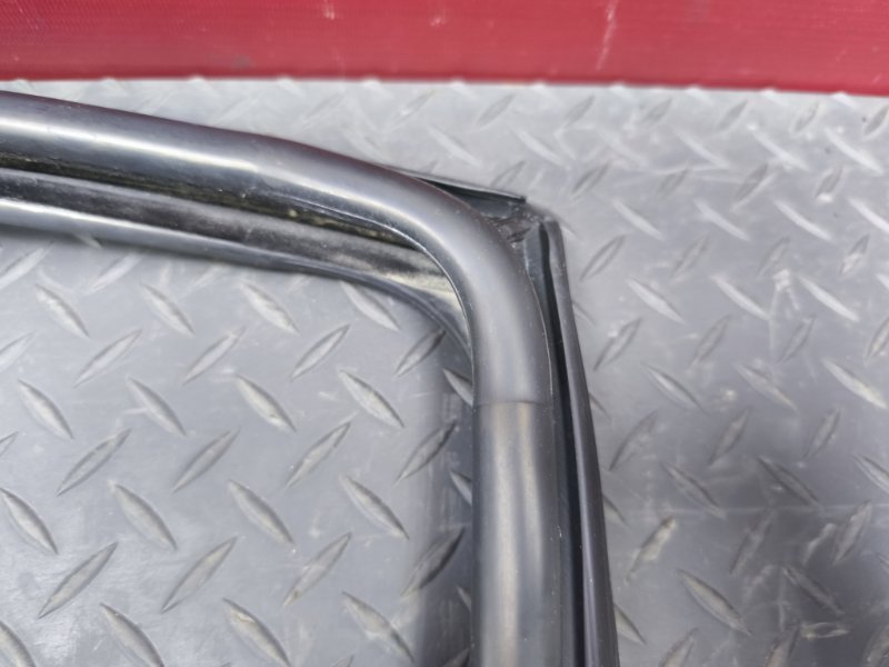 Уплотнитель стекла двери