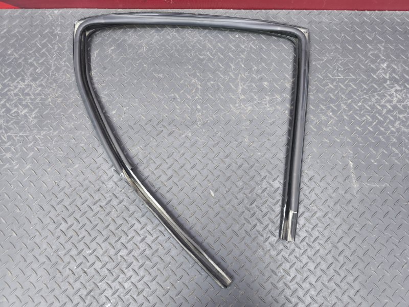 Уплотнитель стекла двери