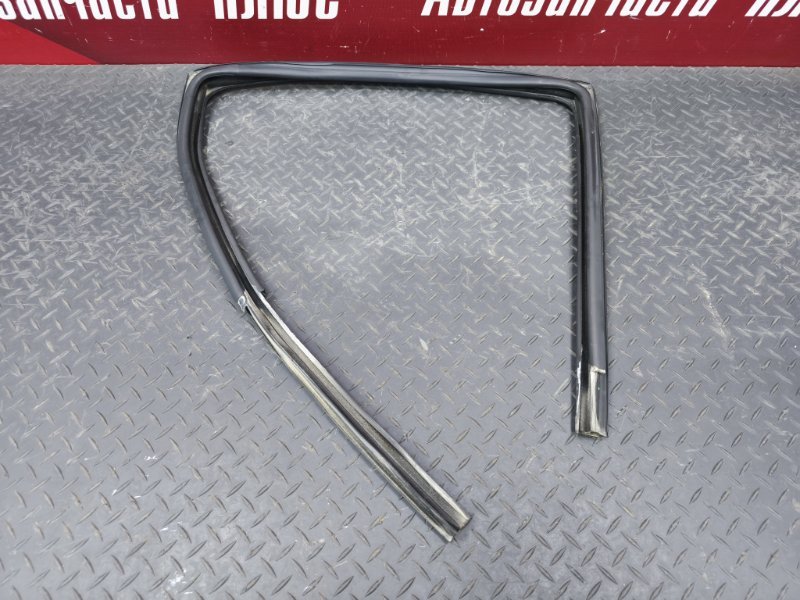 Уплотнитель стекла двери