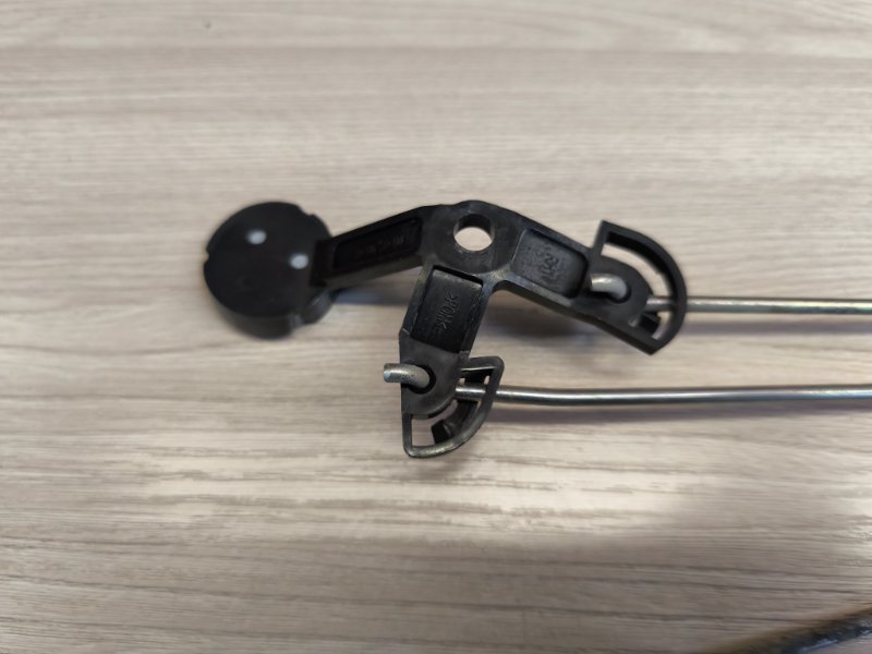 Тяга замка двери