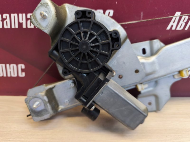 Стеклоподъемник    двери