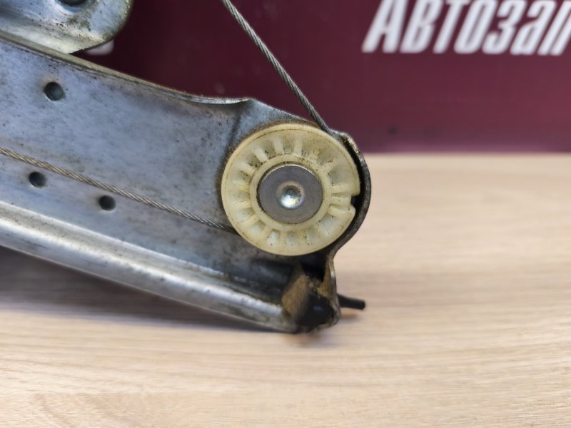 Стеклоподъемник    двери