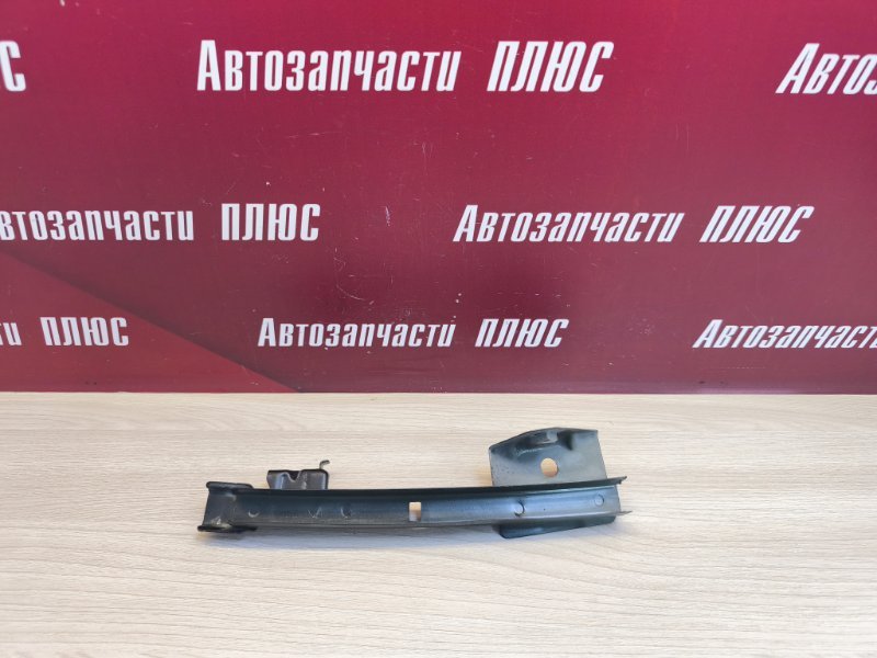 Направляющая стекла двери