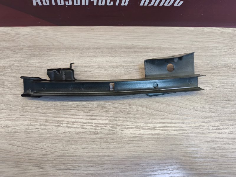 Направляющая стекла двери