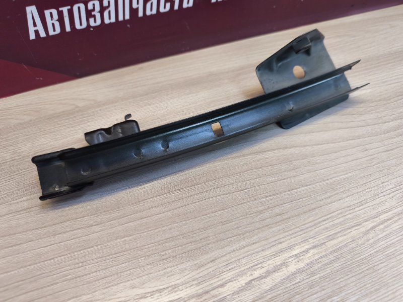 Направляющая стекла двери