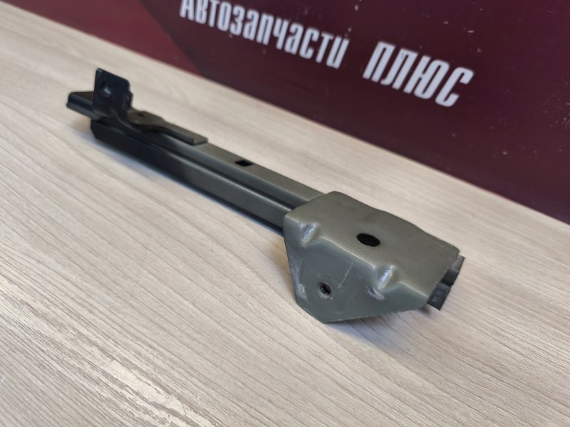 Направляющая стекла двери