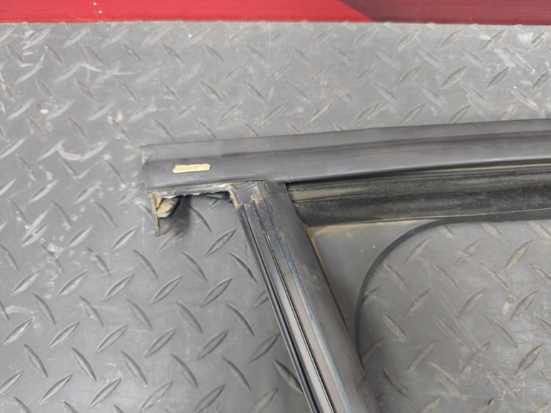 Уплотнитель рамки двери