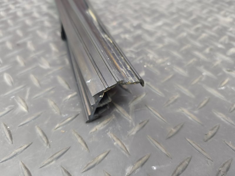 Уплотнитель рамки двери