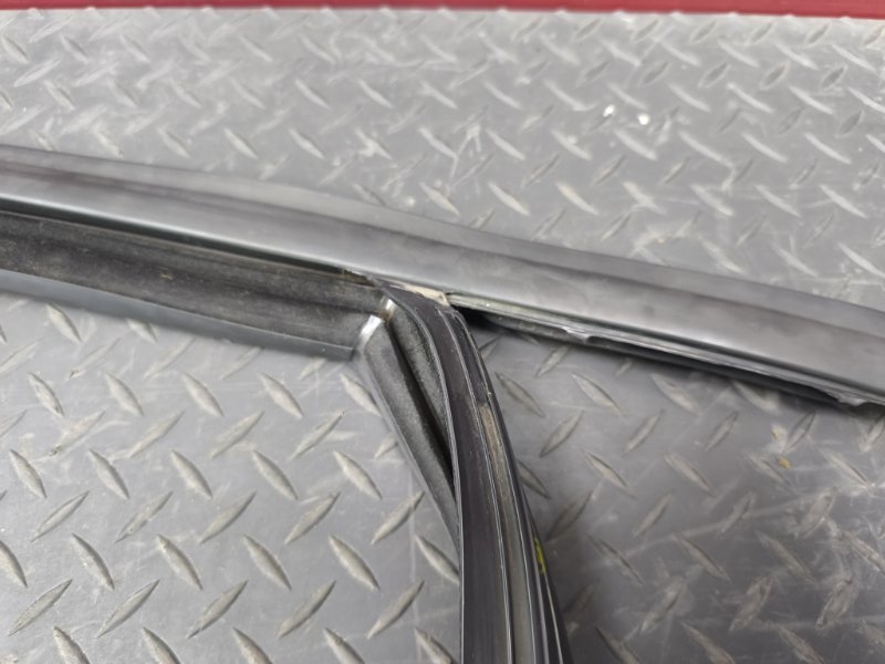 Уплотнитель рамки двери