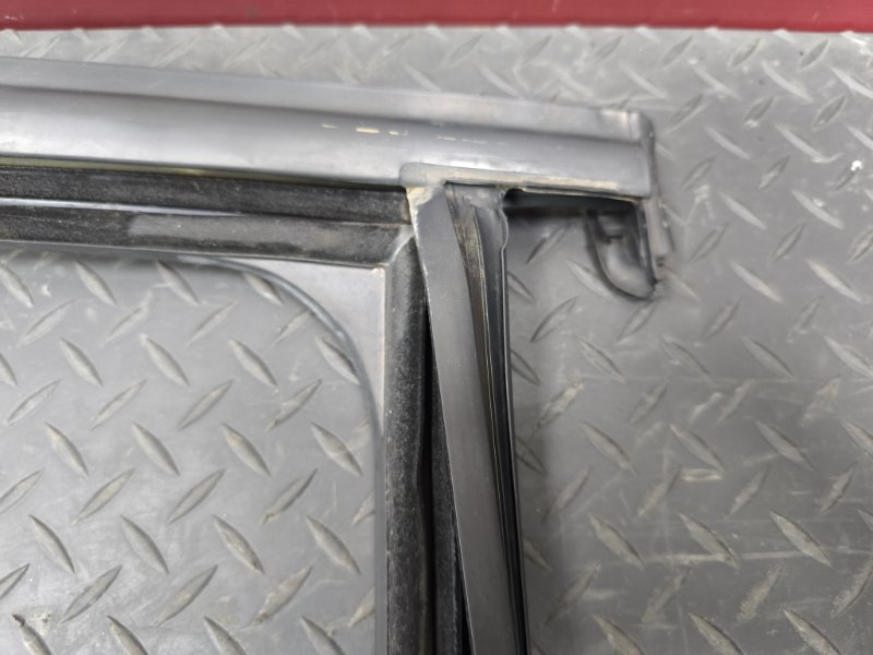 Уплотнитель рамки двери