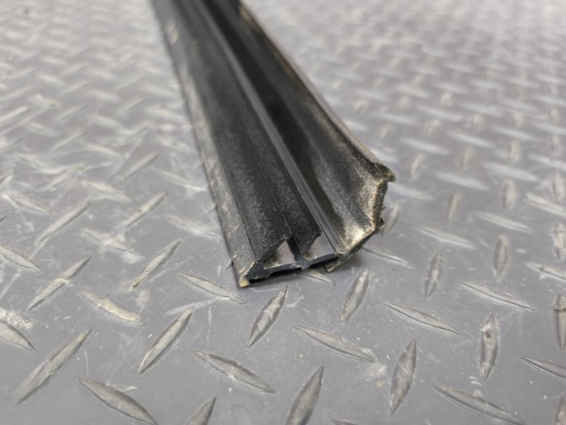 Уплотнитель рамки двери