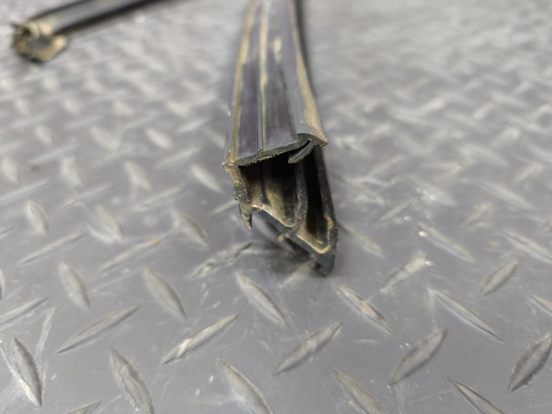 Уплотнитель рамки двери