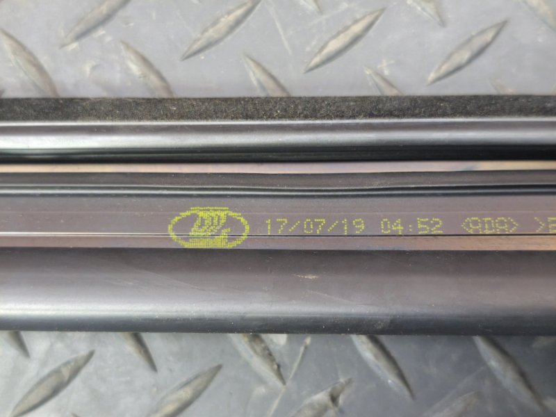 Уплотнитель рамки двери