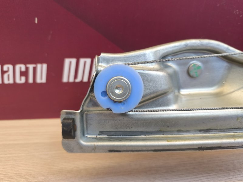 Стеклоподъемник    двери