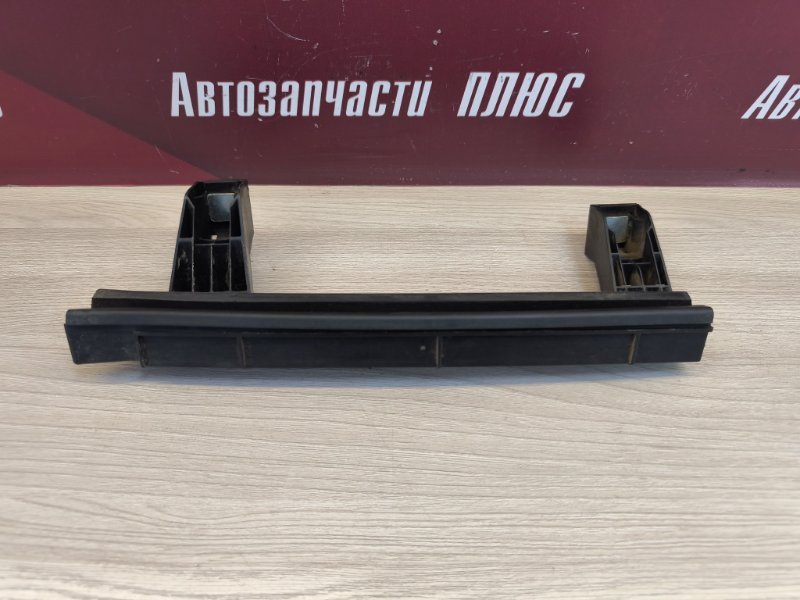 Направляющая стекла     двери