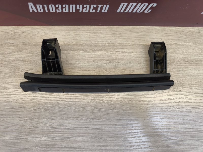 Направляющая стекла     двери