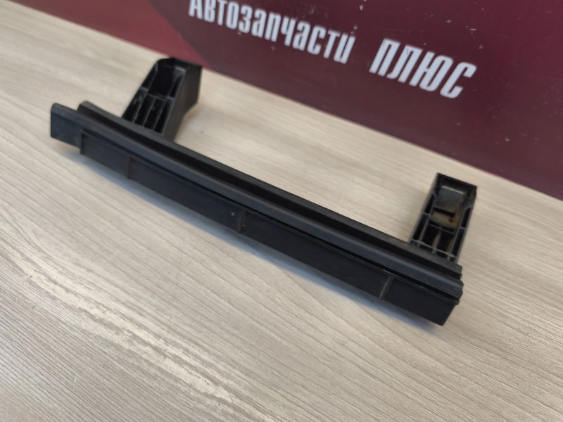 Направляющая стекла     двери