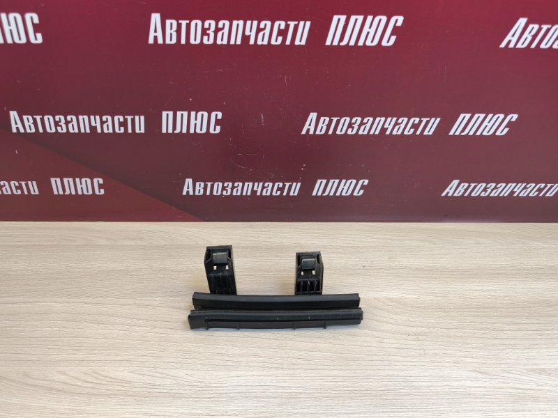 Направляющая стекла     двери