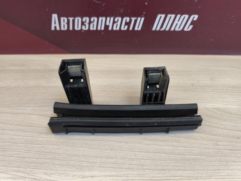 Направляющая стекла     двери