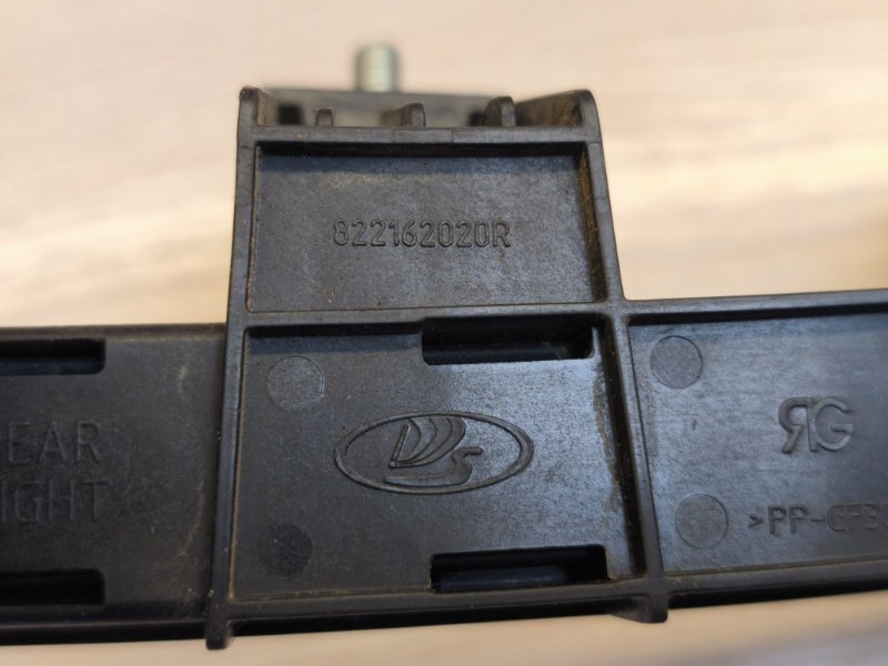 Направляющая стекла     двери