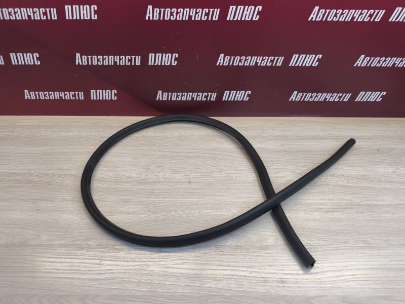 Уплотнительная резинка боковой двери