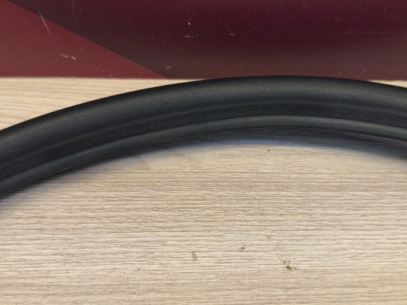 Уплотнительная резинка боковой двери