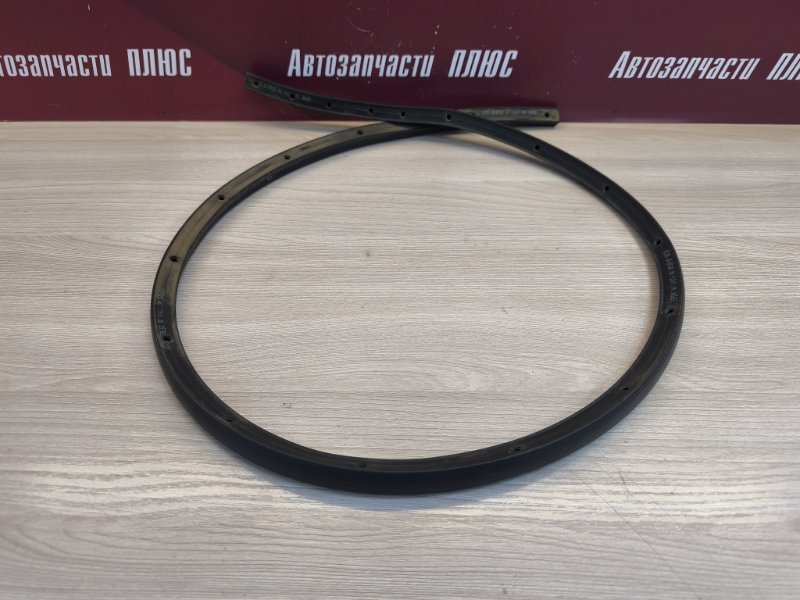 Уплотнительная резинка боковой двери
